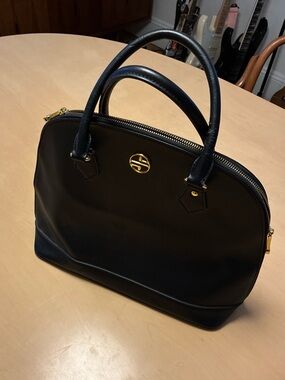 Segolene en cuir Black Leather Dome Satchel Handbag - Classic Elegant Carryall
